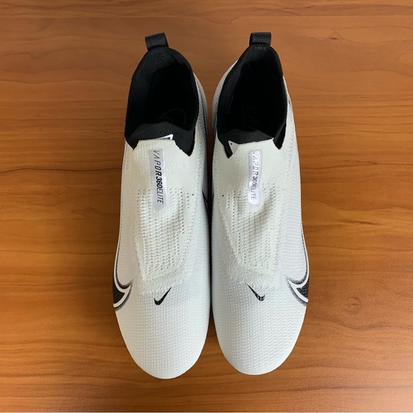 Nike Vapor Edge Elite 360 Flyknit Football Cleats - Picture 4 of 12